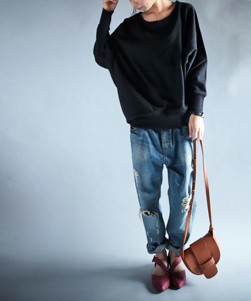 antiqua（アンティカ）の「変形ドルマントップス（スウェット・レディース・ブラック/グレイッシュベージュ・M）」の3枚目の写真