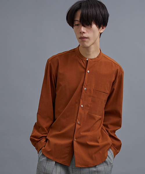 STUDIOUS（ステュディオス）の「リネコ2WAYバンドカラーシャツ（シャツ/ブラウス・メンズ・ネイビー/オレンジ・1/2）」の2枚目の写真