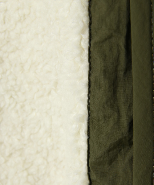 VENCEEXCHANGE（ヴァンスエクスチェンジ）の「ボアリバーシブルコート（ノーカラージャケット・レディース・オフホワイト/オリーブ・MEDIUM/LARGE）」の4枚目の写真