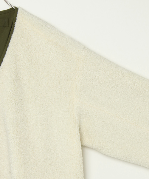 VENCEEXCHANGE（ヴァンスエクスチェンジ）の「ボアリバーシブルコート（ノーカラージャケット・レディース・オフホワイト/オリーブ・MEDIUM/LARGE）」の5枚目の写真