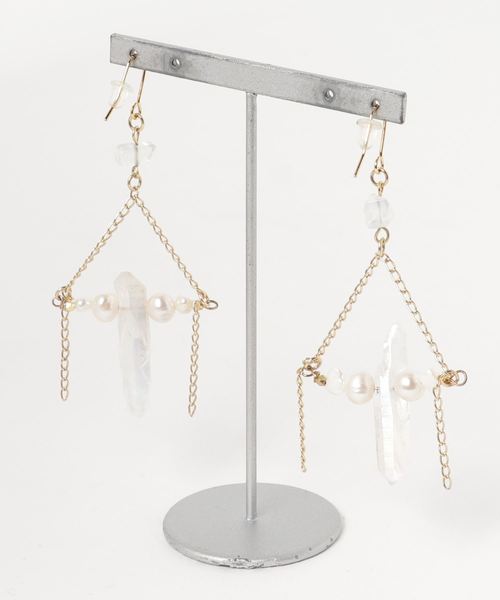 tone(トーン)の「【Lira jewelry】クリスタルトライアングル ピアス(ピアス(両耳用)・レディース・ゴールド・FREE)」の2枚目の写真
