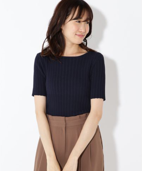 NATURAL BEAUTY BASIC（ナチュラルビューティーベーシック）の「[洗える]バックシャンリブニット（ニット/セーター・レディース・ベージュ/ネイビー/キャメル・MEDIUM）」の2枚目の写真