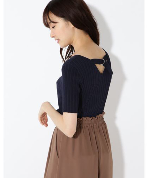 NATURAL BEAUTY BASIC（ナチュラルビューティーベーシック）の「[洗える]バックシャンリブニット（ニット/セーター・レディース・ベージュ/ネイビー/キャメル・MEDIUM）」の21枚目の写真