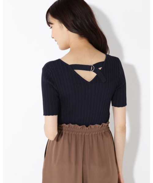 NATURAL BEAUTY BASIC（ナチュラルビューティーベーシック）の「[洗える]バックシャンリブニット（ニット/セーター・レディース・ベージュ/ネイビー/キャメル・MEDIUM）」の16枚目の写真