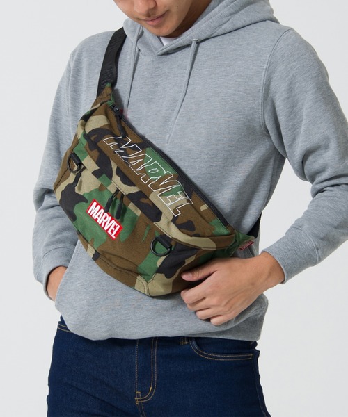MARVEL（マーベル）の「【MARVEL/マーベル】大容量 ボックスロゴ ウエストバッグ（ボディバッグ/ウエストポーチ・レディース・ブラック/ベージュ/レッド/カモフラージュ・FREE）」の2枚目の写真