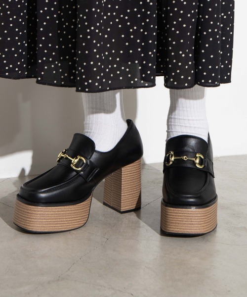 WEGO（ウィゴー）の「WEGO/ビット付きウッドソールヒールシューズ（その他シューズ・レディース・ブラック/ベージュ・LARGE/MEDIUM）」の2枚目の写真