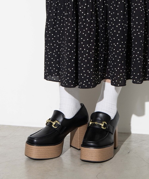 WEGO（ウィゴー）の「WEGO/ビット付きウッドソールヒールシューズ（その他シューズ・レディース・ブラック/ベージュ・LARGE/MEDIUM）」の5枚目の写真