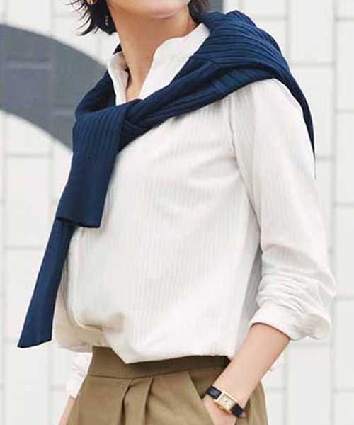 IEDIT（イディット）の「ＩＥＤＩＴ　きちんとシャツ見え　伸びやかで美しい吸汗速乾カットソーシャツブラウス（シャツ/ブラウス・レディース・ホワイト/ベージュ/ブルー・MEDIUM/LARGE/X-LARGE/XX-LARGE/SMALL/XXX-LARGE）」の2枚目の写真