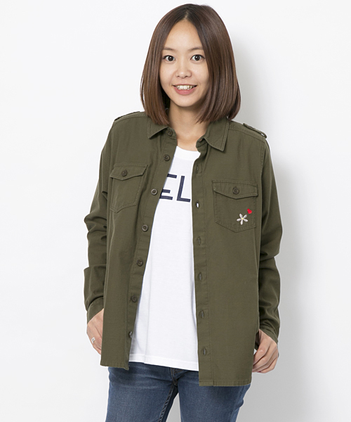 X-girl（エックスガール）の「【mini4月号掲載】MILITARY SHIRT（シャツ/ブラウス・レディース・カモフラージュ/オリーブ/ネイビー・1/2）」の2枚目の写真