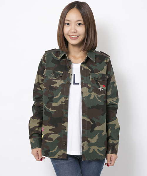 X-girl（エックスガール）の「【mini4月号掲載】MILITARY SHIRT（シャツ/ブラウス・レディース・カモフラージュ/オリーブ/ネイビー・1/2）」の5枚目の写真
