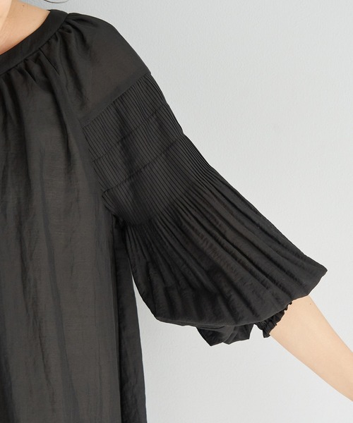 ROPE' PICNIC（ロペピクニック）の「【emur】袖プリーツシアーブラウス（シャツ/ブラウス・レディース・ブラック/オフホワイト/ライトグリーン・38）」の10枚目の写真