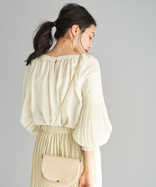 ROPE' PICNIC（ロペピクニック）の「【emur】袖プリーツシアーブラウス（シャツ/ブラウス・レディース・ブラック/オフホワイト/ライトグリーン・38）」の7枚目の写真