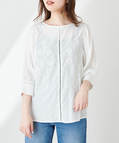 natural couture(ナチュラルクチュール)の「刺繍パフブラウス(シャツ/ブラウス・レディース・サックスブルー/アイボリー/ライトベージュ・FREE)」の19枚目の写真