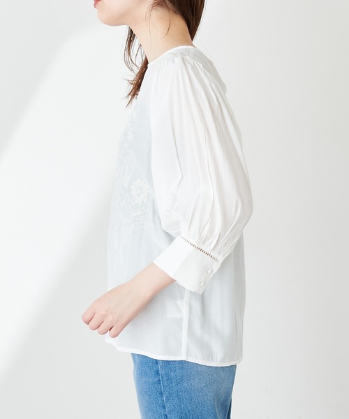 natural couture(ナチュラルクチュール)の「刺繍パフブラウス(シャツ/ブラウス・レディース・サックスブルー/アイボリー/ライトベージュ・FREE)」の20枚目の写真