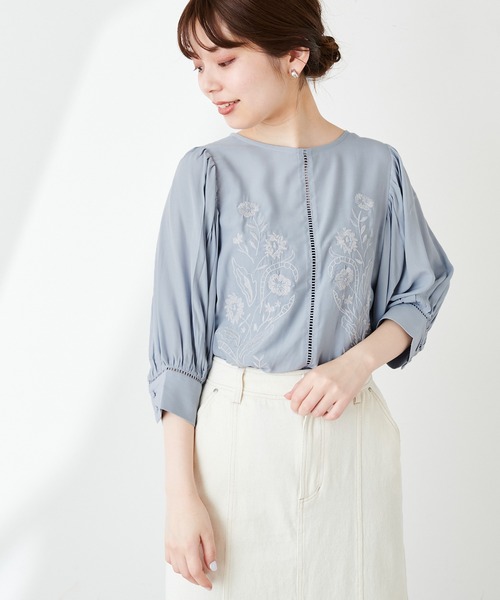 natural couture(ナチュラルクチュール)の「刺繍パフブラウス(シャツ/ブラウス・レディース・サックスブルー/アイボリー/ライトベージュ・FREE)」の16枚目の写真
