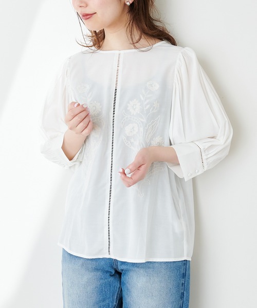 natural couture(ナチュラルクチュール)の「刺繍パフブラウス(シャツ/ブラウス・レディース・サックスブルー/アイボリー/ライトベージュ・FREE)」の8枚目の写真