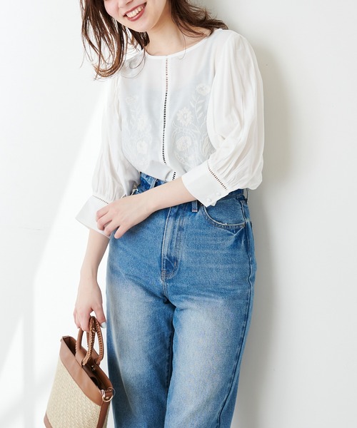 natural couture(ナチュラルクチュール)の「刺繍パフブラウス(シャツ/ブラウス・レディース・サックスブルー/アイボリー/ライトベージュ・FREE)」の6枚目の写真