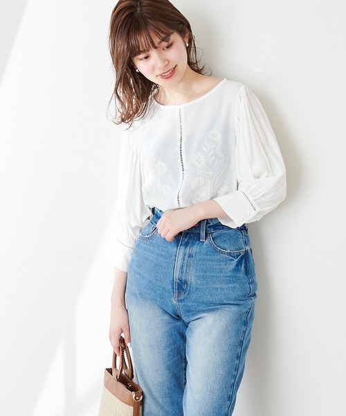 natural couture(ナチュラルクチュール)の「刺繍パフブラウス(シャツ/ブラウス・レディース・サックスブルー/アイボリー/ライトベージュ・FREE)」の7枚目の写真