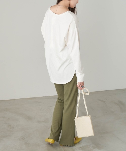 anown(アノン)の「【上下セット】2wayビッグ長袖Tシャツ×ストレートフレアリブパンツ<セットアップ>(その他パンツ・レディース・ホワイト系その他/ブラック系その他/ブラウン系その他/ベージュ系その他/ブルー系その他/ホワイト系その他2/ホワイト系その他3/ホワイト系その他4/ホワイト系その他5/ブラック系その他2/ブラック系その他3/ブラック系その他4/ブラック系その他5/ブラウン系その他2/ブラウン系その他3/ブラウン系その他4/ブラウン系その他5/ベージュ系その他2/ベージュ系その他3/ベージュ系その他4/ベージュ系その他5/ブルー系その他2/ブルー系その他3/ブルー系その他4/ブルー系その他5・FREE)」の3枚目の写真