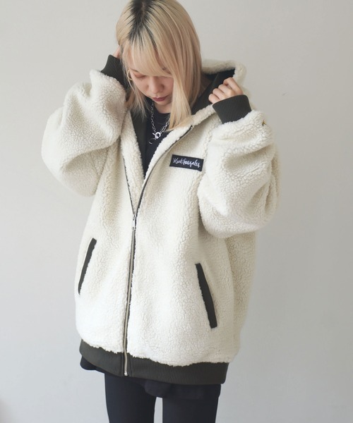 Mark Gonzales(マーク・ゴンザレス)の「< 当店限定・別注アイテム > 【 Mark Gonzales / マークゴンザレス 】 刺繍 ボアフリース フードパーカー(その他アウター・メンズ・ブラック/ベージュ/オフホワイト・M/L/XL)」の2枚目の写真