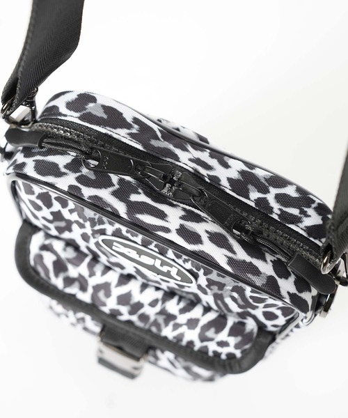 X-girl（エックスガール）の「OVAL LOGO SHOULDER BAG（ショルダーバッグ・レディース・ベージュ/ホワイト/ブラック・ONE SIZE）」の11枚目の写真