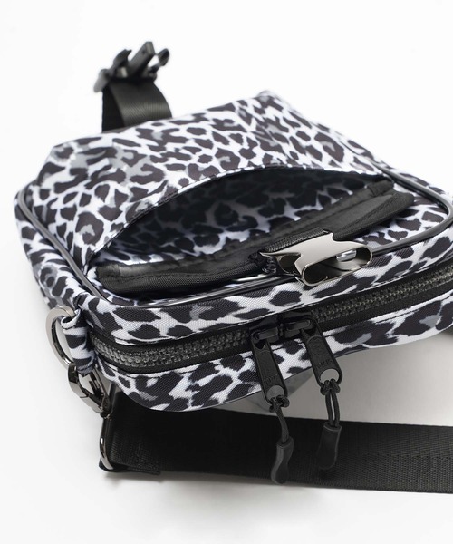 X-girl（エックスガール）の「OVAL LOGO SHOULDER BAG（ショルダーバッグ・レディース・ベージュ/ホワイト/ブラック・ONE SIZE）」の12枚目の写真