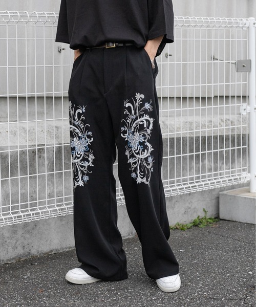 Perushu（ペルーシュ）の「レトロフラワープリントスラックス（スラックス・メンズ・パープル/イエロー/ブラック・MEDIUM/LARGE/SMALL）」の2枚目の写真