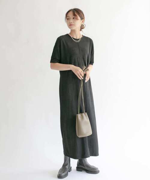 KBF（ケイビーエフ）の「スエードロングワンピース（ワンピース・レディース・オフホワイト/キャメル/ブラック・ONE）」の2枚目の写真