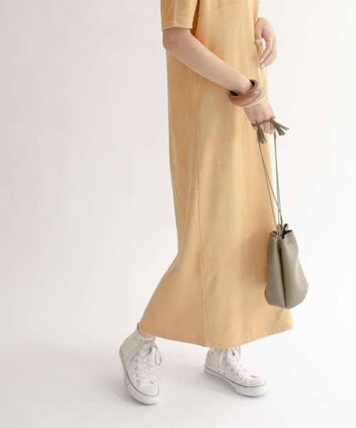 KBF（ケイビーエフ）の「スエードロングワンピース（ワンピース・レディース・オフホワイト/キャメル/ブラック・ONE）」の20枚目の写真