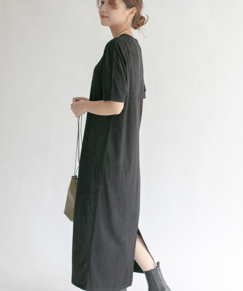 KBF（ケイビーエフ）の「スエードロングワンピース（ワンピース・レディース・オフホワイト/キャメル/ブラック・ONE）」の18枚目の写真