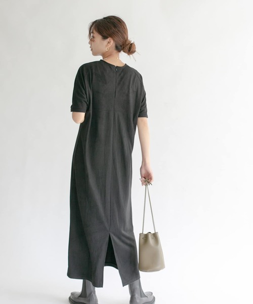 KBF（ケイビーエフ）の「スエードロングワンピース（ワンピース・レディース・オフホワイト/キャメル/ブラック・ONE）」の12枚目の写真