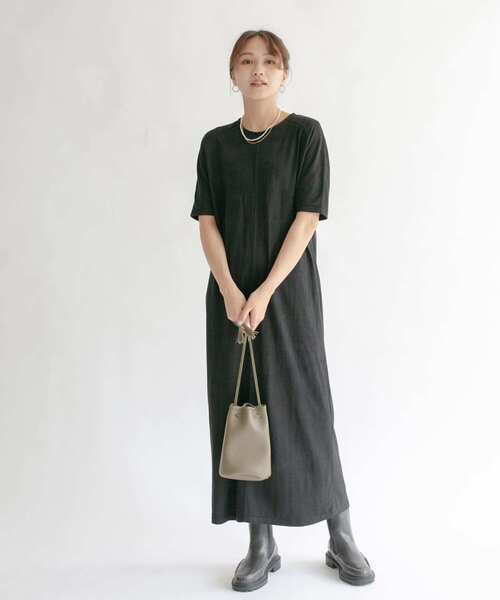 KBF（ケイビーエフ）の「スエードロングワンピース（ワンピース・レディース・オフホワイト/キャメル/ブラック・ONE）」の5枚目の写真