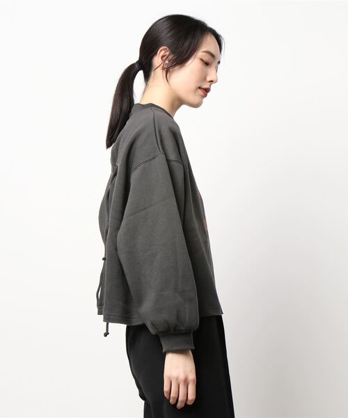 BONbazaar（ボンバザール）の「後レースUPカレッジプリントスウェット（スウェット・レディース・ブラック/オフホワイト・FREE）」の3枚目の写真