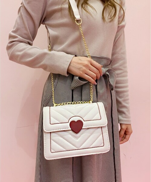 Ober Tashe(オーバータッシェ)の「ハート付きキルティングショルダーバッグ(ショルダーバッグ・レディース・ホワイト/ブラック/ピンク系・FREE)」の9枚目の写真
