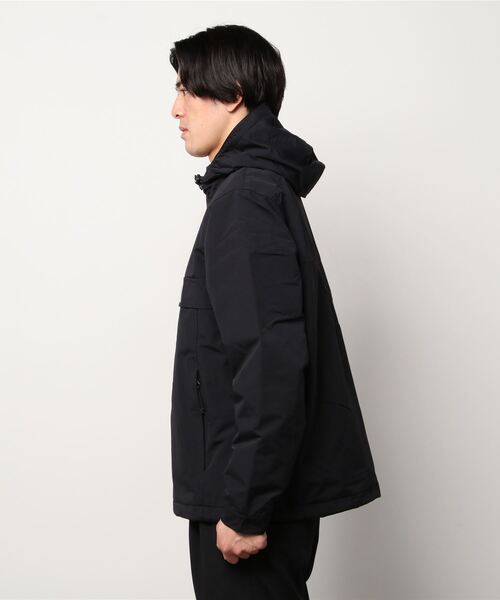 Carhartt WIP(カーハートダブリューアイピー)の「NIMBUS PULLOVER(ナイロンジャケット・メンズ・ダークグレー/ブラック/グリーン・LARGE/MEDIUM/X-LARGE/SMALL)」の4枚目の写真