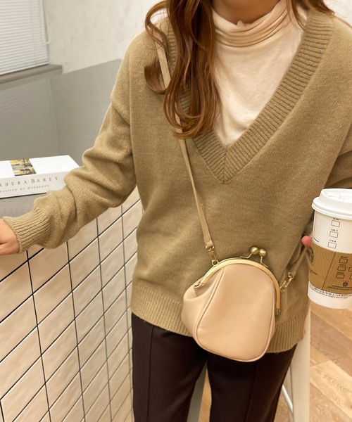 apres jour clair(アプレジュールクレア)の「【apres jour clair】Vネックニット(ニット/セーター・レディース・アイボリー/ベージュ・X-LARGE/フリー)」の2枚目の写真