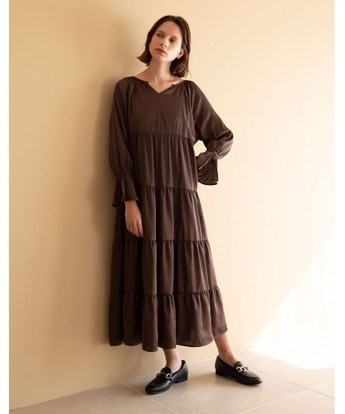 mangata(モンガータ)の「Tiered satin dress(ワンピース・レディース・ブラック/ブラウン・FREE)」の16枚目の写真