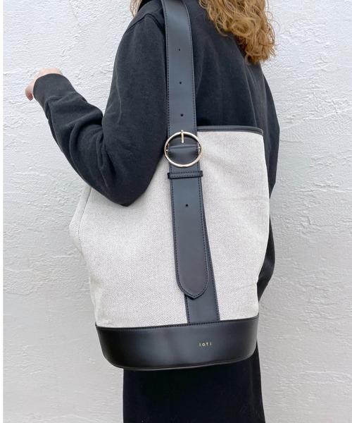 loti（ロティ）の「WEB限定 loti キャンバスコンビワンハンドルBAG（ショルダーバッグ・レディース・ブラック/ブラウン・ONE SIZE）」の4枚目の写真