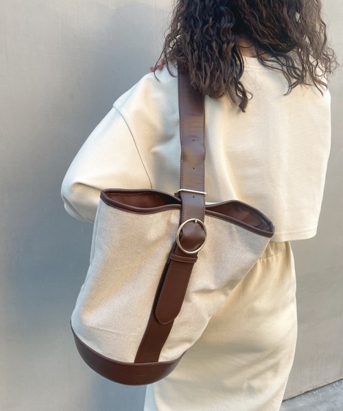 loti（ロティ）の「WEB限定 loti キャンバスコンビワンハンドルBAG（ショルダーバッグ・レディース・ブラック/ブラウン・ONE SIZE）」の11枚目の写真