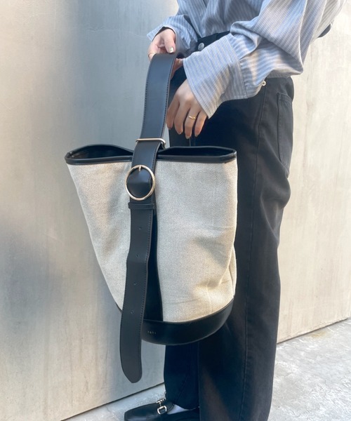 loti（ロティ）の「WEB限定 loti キャンバスコンビワンハンドルBAG（ショルダーバッグ・レディース・ブラック/ブラウン・ONE SIZE）」の12枚目の写真