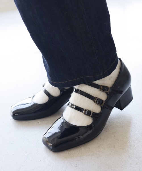 3連ベルトのスクエアトゥミドルヒールエナメルストラップメリー