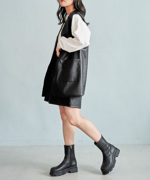 WEGO（ウィゴー）の「WEGO/フェイクレザータックハーフパンツ（その他パンツ・レディース・ブラック・FREE）」の2枚目の写真