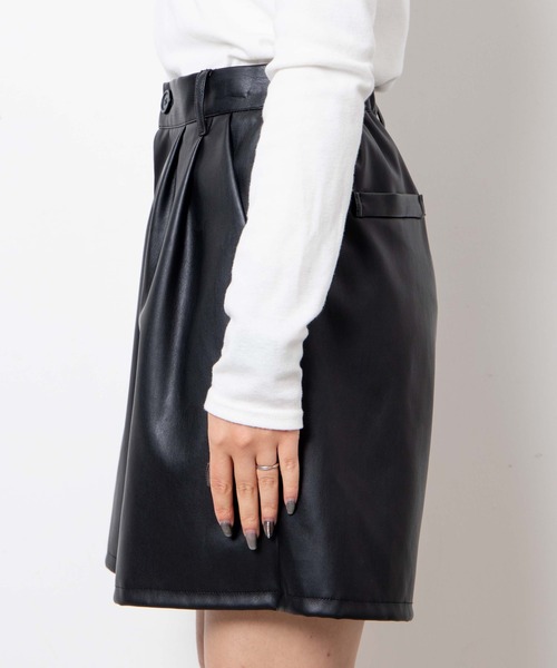 WEGO（ウィゴー）の「WEGO/フェイクレザータックハーフパンツ（その他パンツ・レディース・ブラック・FREE）」の11枚目の写真