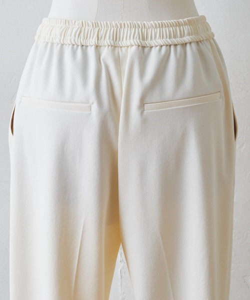 BEARDSLEY（ビアズリー）の「シャリ感あり ウエスト総ゴムで楽にはけるトラックパンツ（その他パンツ・レディース・ホワイト/ネイビー・0/1/2）」の11枚目の写真