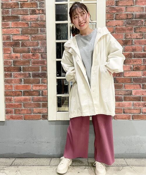 SHOO・LA・RUE(シューラルー)の「◆【S-LL/USAコットン】ロゴスウェット(スウェット・レディース・グレー系その他/ホワイト系その他3/ベージュ系その他4/グレー系1/ライトグリーン系1/ピンク系7・02/03/04)」の8枚目の写真