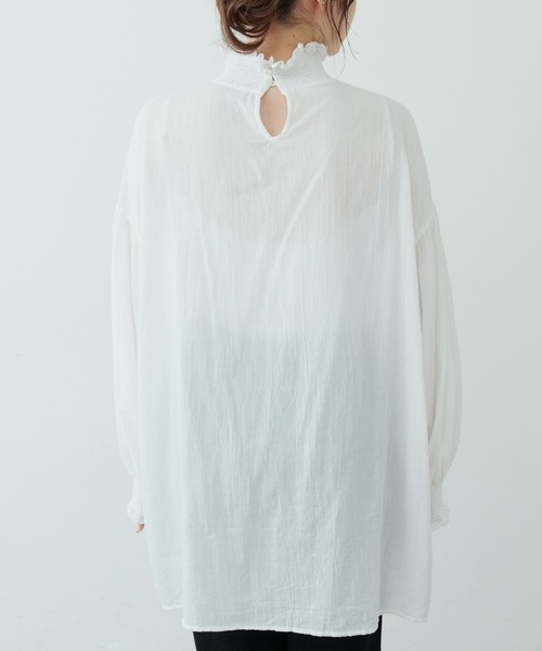 PUAL CE CIN（ピュアルセシン）の「襟袖レースシャーリングプルオーバーブラウス（シャツ/ブラウス・レディース・オフホワイト/ブラック・FREE）」の13枚目の写真