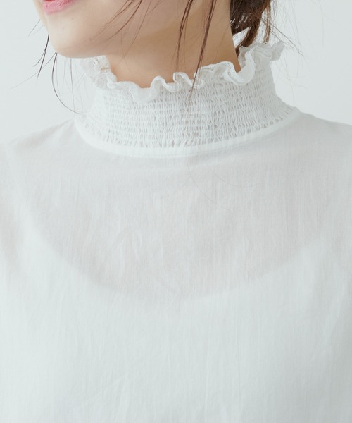 PUAL CE CIN（ピュアルセシン）の「襟袖レースシャーリングプルオーバーブラウス（シャツ/ブラウス・レディース・オフホワイト/ブラック・FREE）」の5枚目の写真