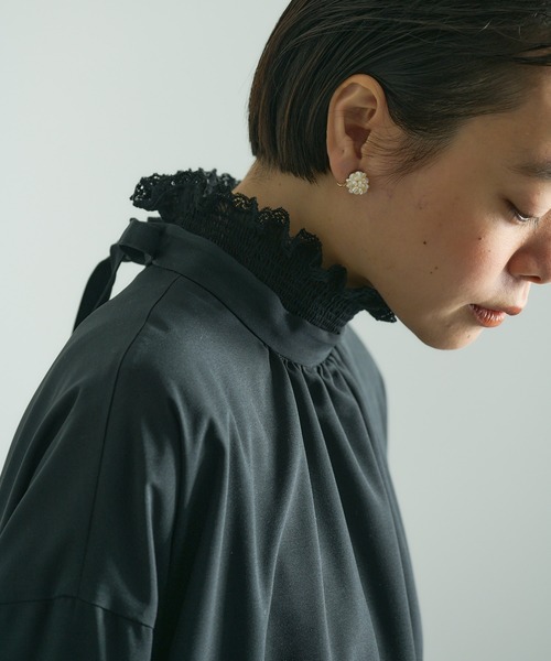 PUAL CE CIN（ピュアルセシン）の「襟袖レースシャーリングプルオーバーブラウス（シャツ/ブラウス・レディース・オフホワイト/ブラック・FREE）」の15枚目の写真