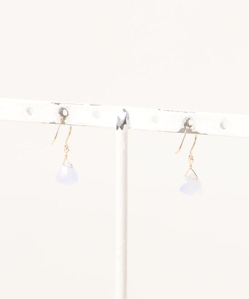 anqanq.（アンクアンク）の「【anqanq.】 K18 pyramid ピアス（ピアス（両耳用）・レディース・ブラウン/ブルー・ONE SIZE）」の3枚目の写真