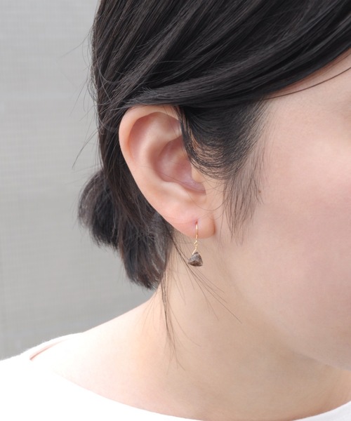 anqanq.（アンクアンク）の「【anqanq.】 K18 pyramid ピアス（ピアス（両耳用）・レディース・ブラウン/ブルー・ONE SIZE）」の10枚目の写真